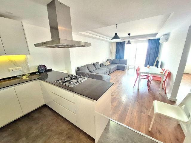 Kuşadasında Tatil Konseptinde Lüks Havuzlu Sitede Eşyalı Kiralık Yeni Daire
