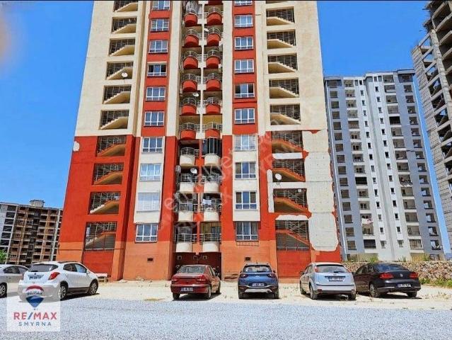 Kuşadası'nda Uydukent Sitesi'nde 2+1 Satılık Daire