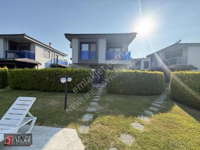 Kuşadasında Avm Bölgesinde Satılık Tek Müstakil Villa