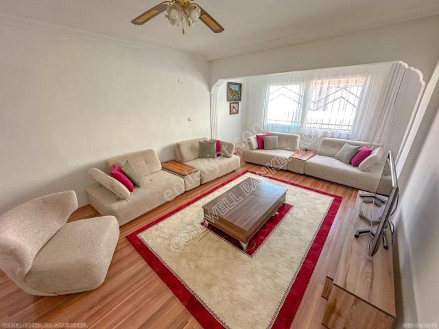 Kuşadası'nda Deniz Manzaralı, Bakımlı 3+1 Villa