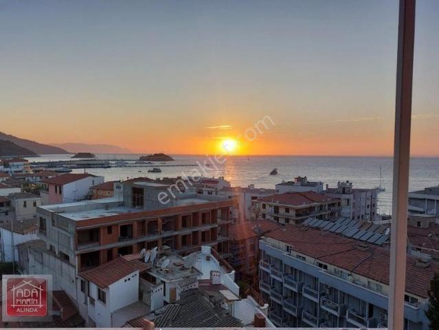 Kuşadası'nda Deniz Manzaralı Merkezi Konumda Satılık Daire