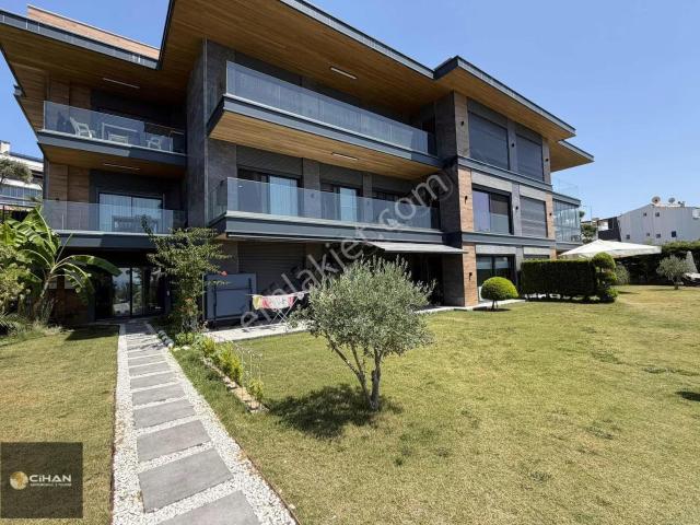 Kuşadası'nda Deniz Manzaralı Satılık Daire