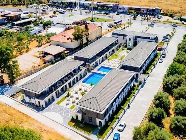 Kuşadasında Denize 200 Metre Havuzlu Sitede Full Eşyalı 1+1