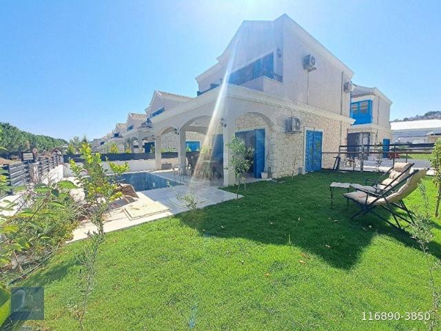 Kuşadası'nda Denize Yakın Villa