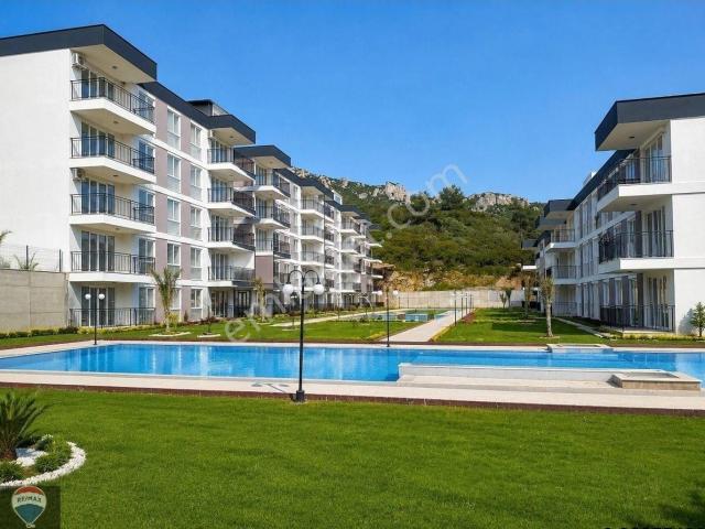 Kuşadasında Doğa Içerısınde Havuzlu 1+1 Satılık Daıre
