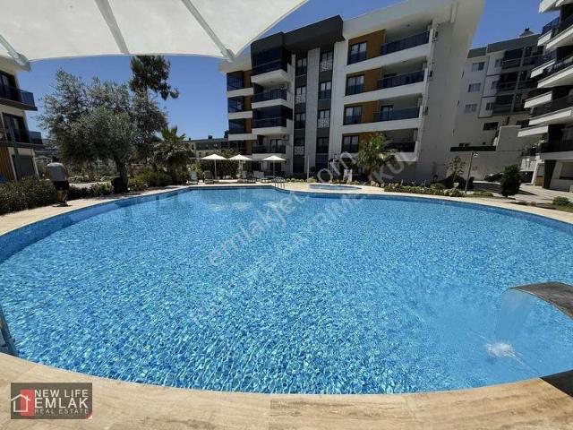 Kuşadasında Garaj Arkasında Armada Loft Sitesinde Satılık Daire