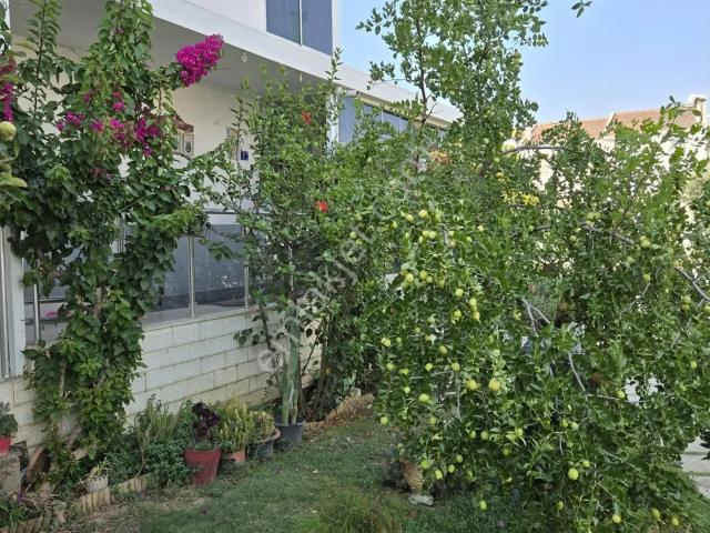 Kuşadası’nda Havuz Kenarında, Eşyalı, Doğalgazlı Satılık Villa!