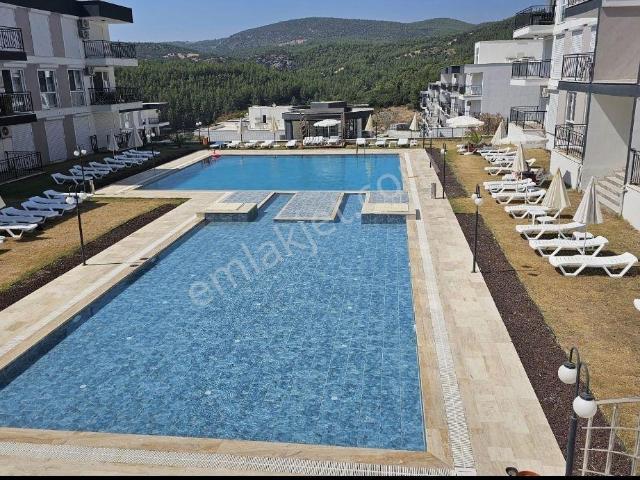 Kuşadası'nda Havuzlu, Doğa İle İç İçe 1+1 Boş Kiralık Daire