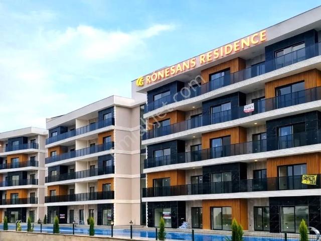 Kuşadasın'da Havuzlu St Havuz Manzaralı 1+1 Kiralık Daire