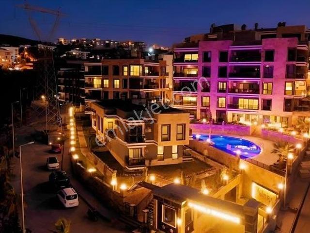 Kuşadasın'da Havuzlu Sit Kiralık Daire