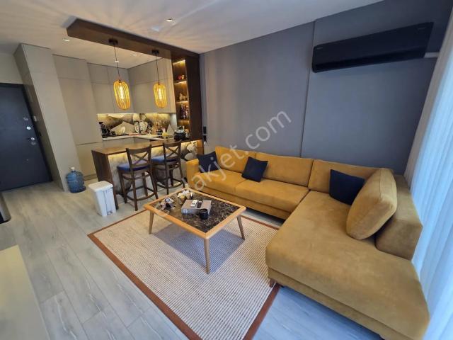 Kuşadasında Havuzlu Site İçinde Mimar İle Hazırlanmış 1+1 Satılık Daire