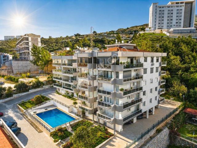Kuşadası'nda Havuzlu Site İçinde 167 M2 3+1 Daire