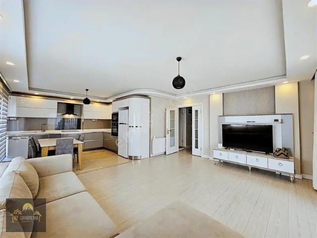 Kuşadası'nda Havuzlu Sitede Eşyalı Kiralık Doğalgazlı 2+1 Daire