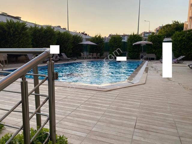 Kuşadası'nda Havuzlu Sitede Kelepir Yazlık Yeni Bina