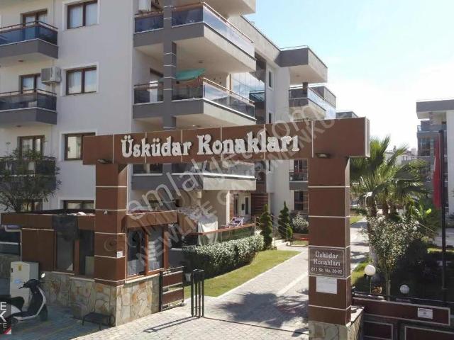 Kuşadasında Havuzlu Sitede Satılık Bahçe Katı Daire