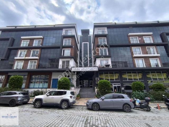 Kuşadasında Merkezde Full Eşyalı 2+1 Daire Sahile 2 Dk Mesafede