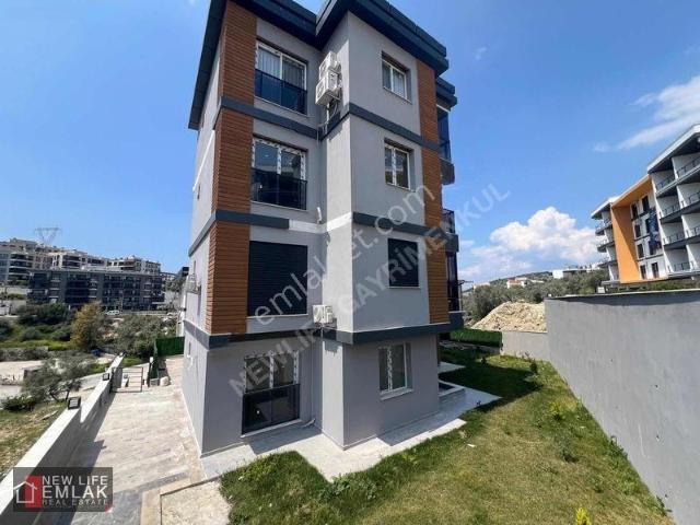 Kuşadasında Merkeze Yakın 3+1 Geniş Acil Satılık 3+1