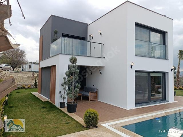 Kuşadası'nda Merkezi Konumda 4+1 Havuz+Otopark+Manzara+Doğalgaz FULL+FULL