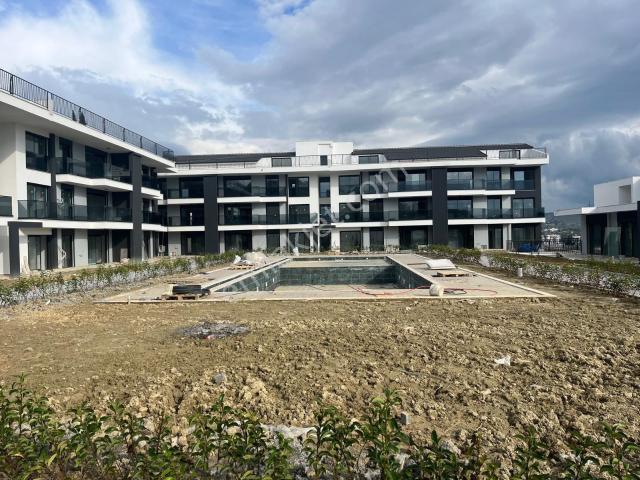 Kuşadası'nda Merkezi Konumda Deniz Manzaralı 2+1 Satılık Daire