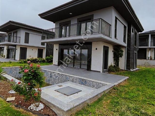 Kuşadası'nda Özel Havuzlu 4+1 Sıfır Lüks Villa