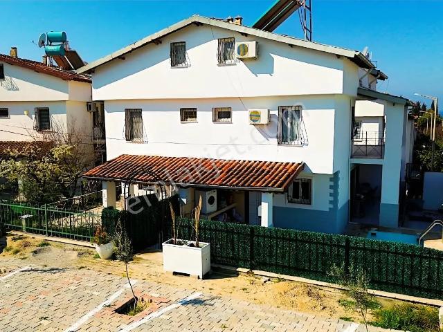 Kuşadası'nda Özel Havuzlu 4+1 Satılık Villa.