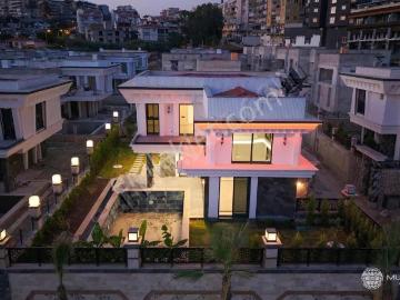 Kuşadası'nda Özel Havuzlu Müstalik Villa