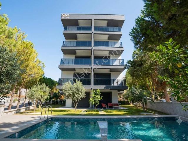 Kuşadasında Sıfır 2+1 Kiralık Havuzlu Sitede Daire