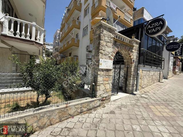 Kuşadasında Sahile 2 Dk Mesafede Eşyalı Satılık Daire