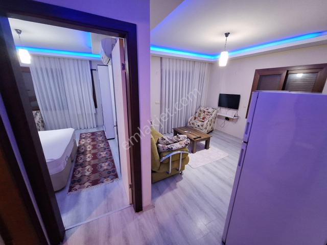 Kuşadasında Sahile Çarşıya Yürüyüş Mesafede Deniz Manzaralı 1+1 Eşyalı Kiralık Daire