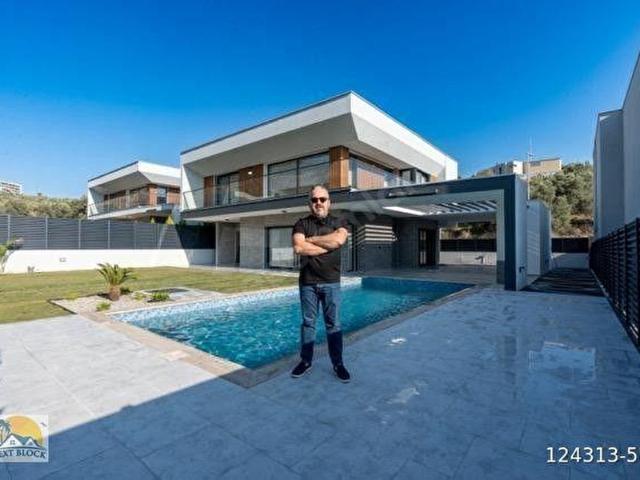 Kuşadası'nda Satılık Awm Bölgesinde Geniş Müstakil Villa