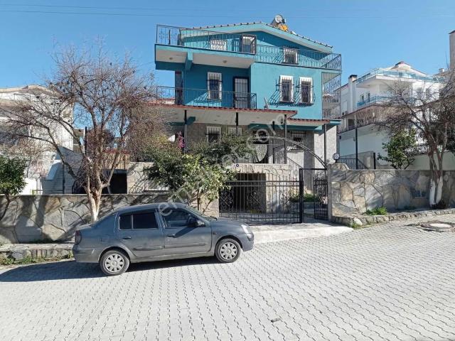 Kuşadasında Satılık Havuzlu Uygun Fiyatlı 5+1 Villa