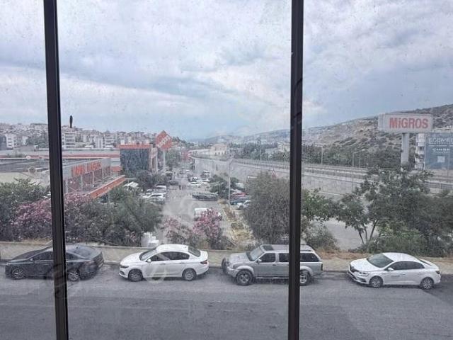 Kuşadası Otogar Yanı Havuzlu Sitede 155 M² Geniş 3+1 Daire