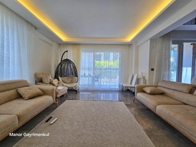 Kuşadası Otogar Arkası Full Eşyalı 3+1 Daire