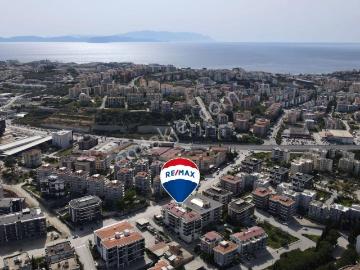 Kuşadası Otogar Bölgesinde Satılık, Caddede, Kısmi Deniz Manzaralı Büyük Çatı Dubleks