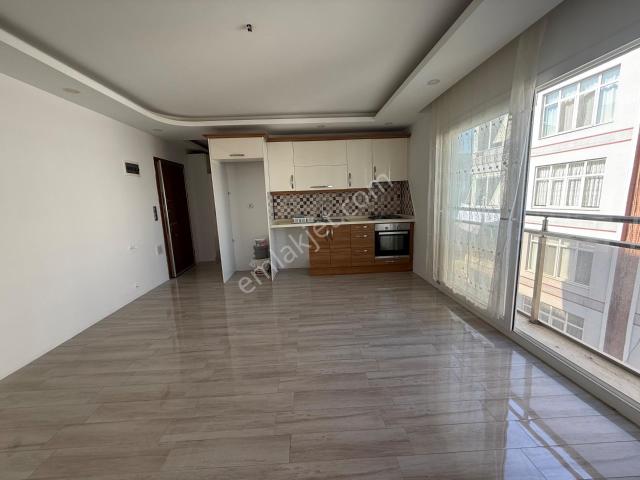 Kuşadası Otogar Mevkisinde Site İçinde Satılık 1+1 Daire