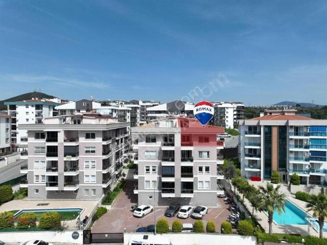 Kuşadası Özada Sitesinde Deniz Manzaralı 4+1 Çatı Dubleks