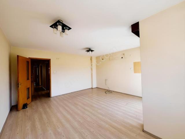 Kuşadası Okullara Pazaryerine Bankaların Dibinde 2+1