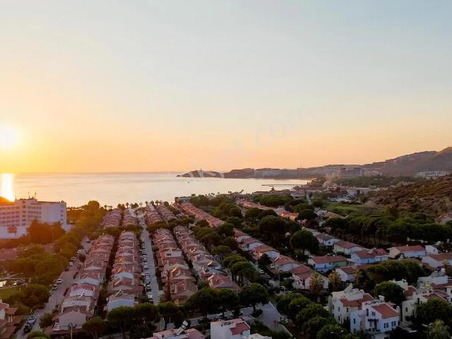 Kuşadası Avm Yanı Batı Yakası Sitesi'nde Satılık 4+1 Lüx Villa