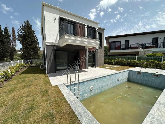 Kuşadası Avm Ye Yakın Kapalı Otapark 305m2 Bağımsız Tek Müstakil