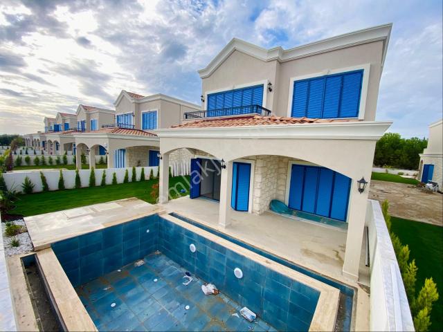 Kuşadası Avm Bölgesi’nde Özel Havuzlu Müstakil Villa
