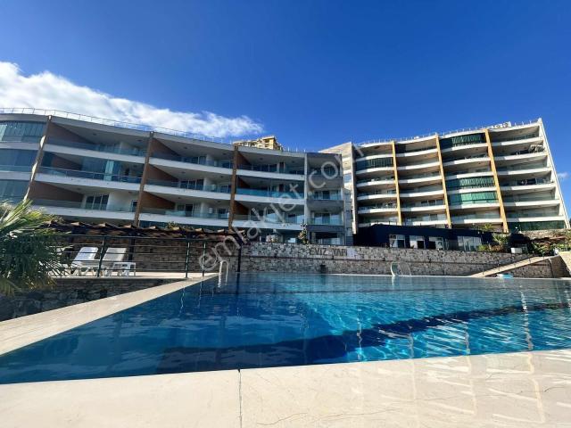 Kuşadası Avm Bölgesinde Deniz Ve Doğa Manzara Satılık 3+1 Daire