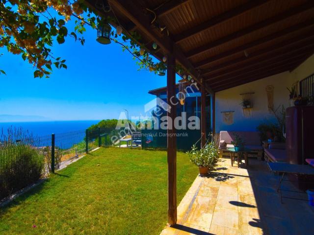 Kuşadası Adalılar Sitesi'nde Full Deniz Manzaralı 4+1 Villa
