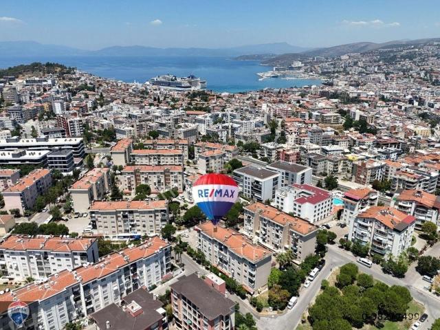 Kuşadası Altıngüvercin Sitesinde Satılık Ferah 2+1 Daire