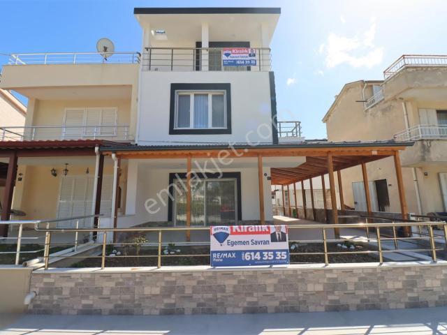 Kuşadası Artemis Sitesi Eşyalı Kiralık 4+1 Tripleks Villa