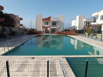 Kuşadası Bayraklıdede Mah 3+1 Havuzlu Site Kiralık Villa