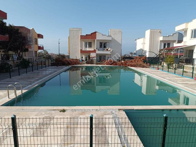 Kuşadası Bayraklıdede Mah 3+1 Havuzlu Site Kiralık Villa