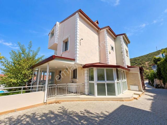 Kuşadası Bayraklıdede Samyeli Sitesi'nde Yazlık Villa