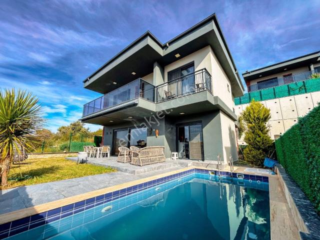 Kuşadası Bayraklıdede Satılık Lüks Villa