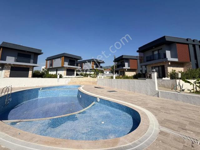 Kuşadası Bol Oksijen Kaynağı Bölgesinde Havuzlu Güvenlikli Full Eşyalı 3+1 Satılık Villa