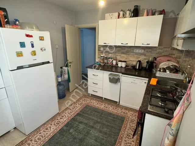 Kuşadası Cumhuriyet Mh. Her Yere Yürüme Mesafesinde Eşyalı Geniş 3+1 Satılık Daire